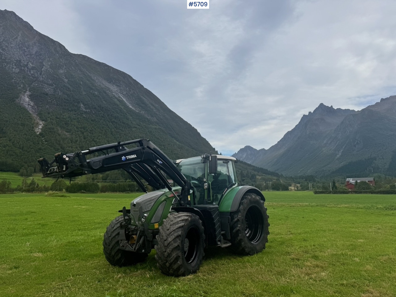 2017 Fendt 724 Vario w/ GPS, Front PTO, Loader and hydraulics. - Τρακτέρ: φωτογραφία 1 2017 Fendt 724 Vario w/ GPS, Front PTO, Loader and hydraulics. - Τρακτέρ: φωτογραφία 1