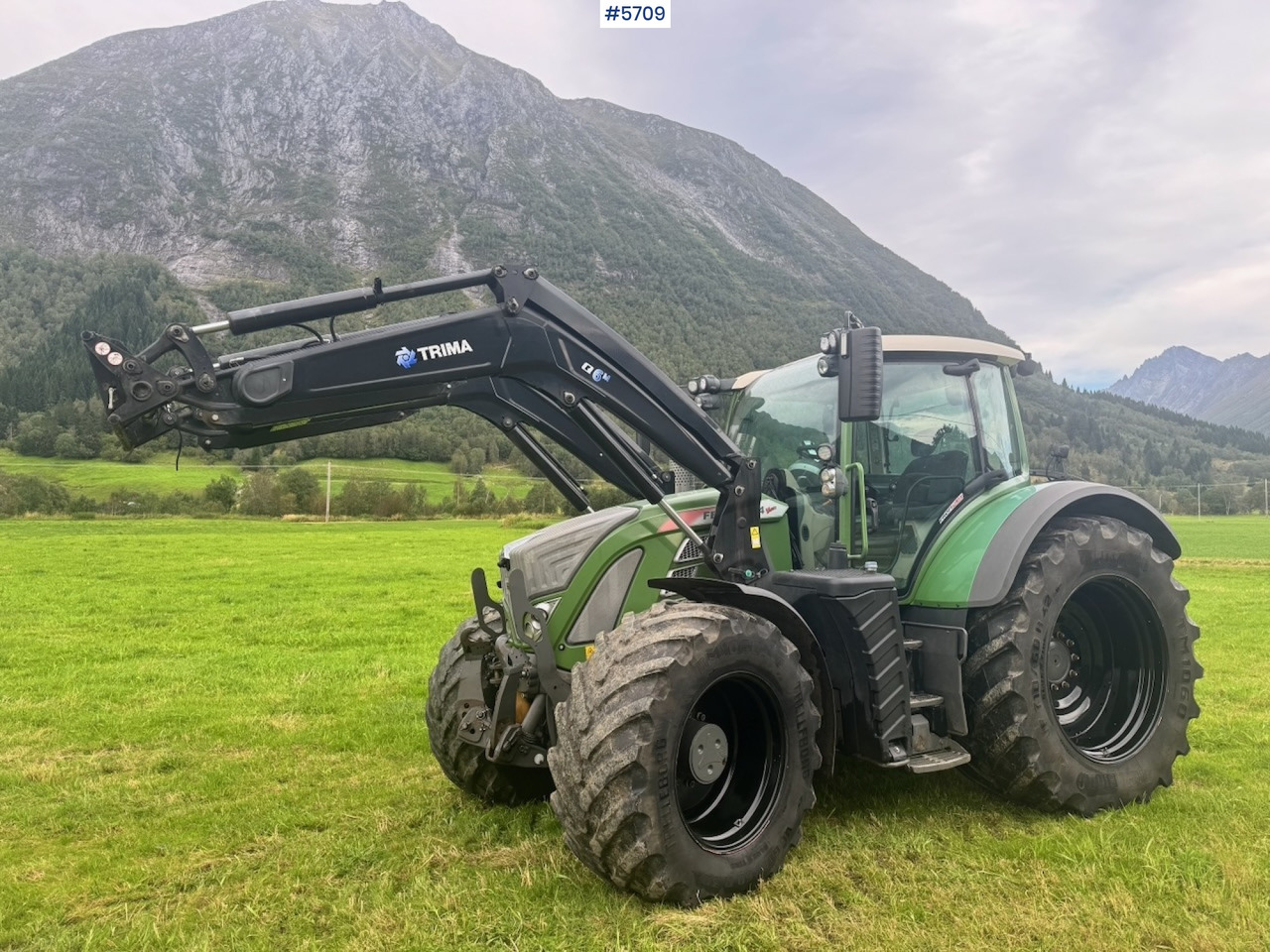 2017 Fendt 724 Vario w/ GPS, Front PTO, Loader and hydraulics. - Τρακτέρ: φωτογραφία 3 2017 Fendt 724 Vario w/ GPS, Front PTO, Loader and hydraulics. - Τρακτέρ: φωτογραφία 3
