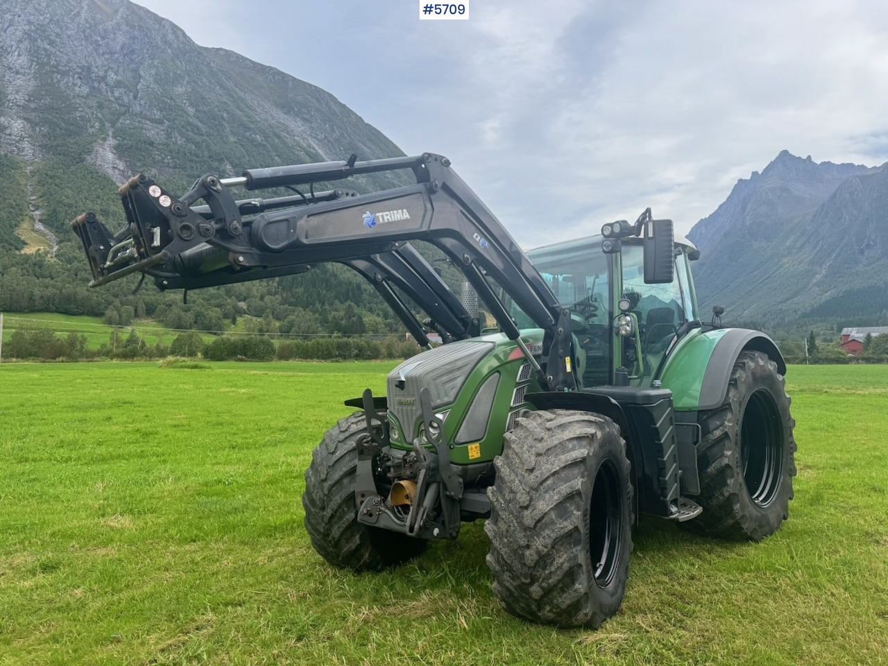 2017 Fendt 724 Vario w/ GPS, Front PTO, Loader and hydraulics. - Τρακτέρ: φωτογραφία 2 2017 Fendt 724 Vario w/ GPS, Front PTO, Loader and hydraulics. - Τρακτέρ: φωτογραφία 2