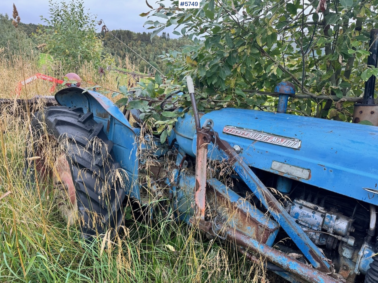 Ca. 1961 Fordson Super Major 4×2 Tractor w/ Bucket - Τρακτέρ: φωτογραφία 2 Ca. 1961 Fordson Super Major 4×2 Tractor w/ Bucket - Τρακτέρ: φωτογραφία 2