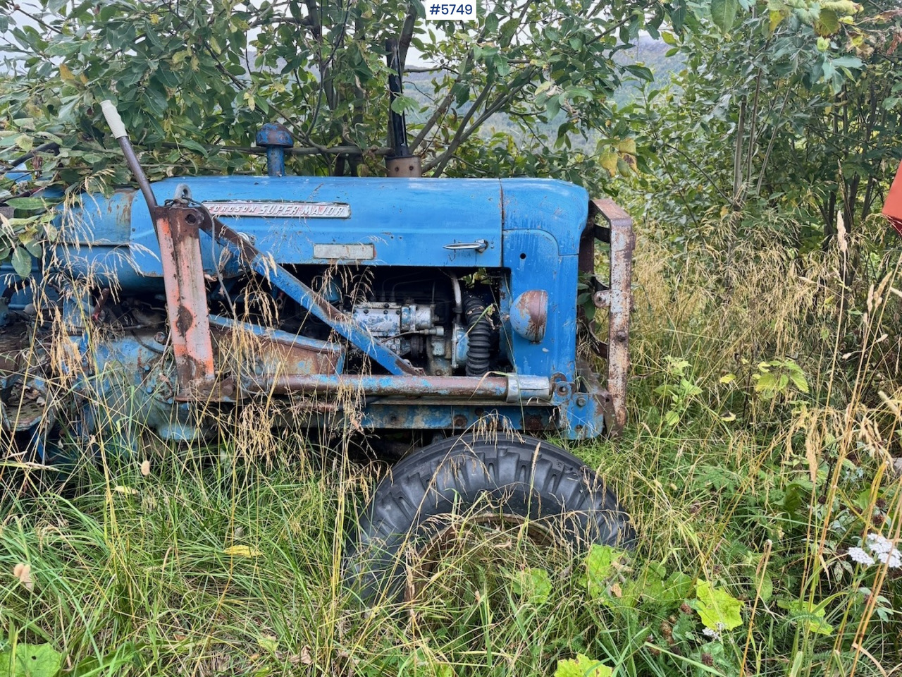 Ca. 1961 Fordson Super Major 4×2 Tractor w/ Bucket - Τρακτέρ: φωτογραφία 3 Ca. 1961 Fordson Super Major 4×2 Tractor w/ Bucket - Τρακτέρ: φωτογραφία 3