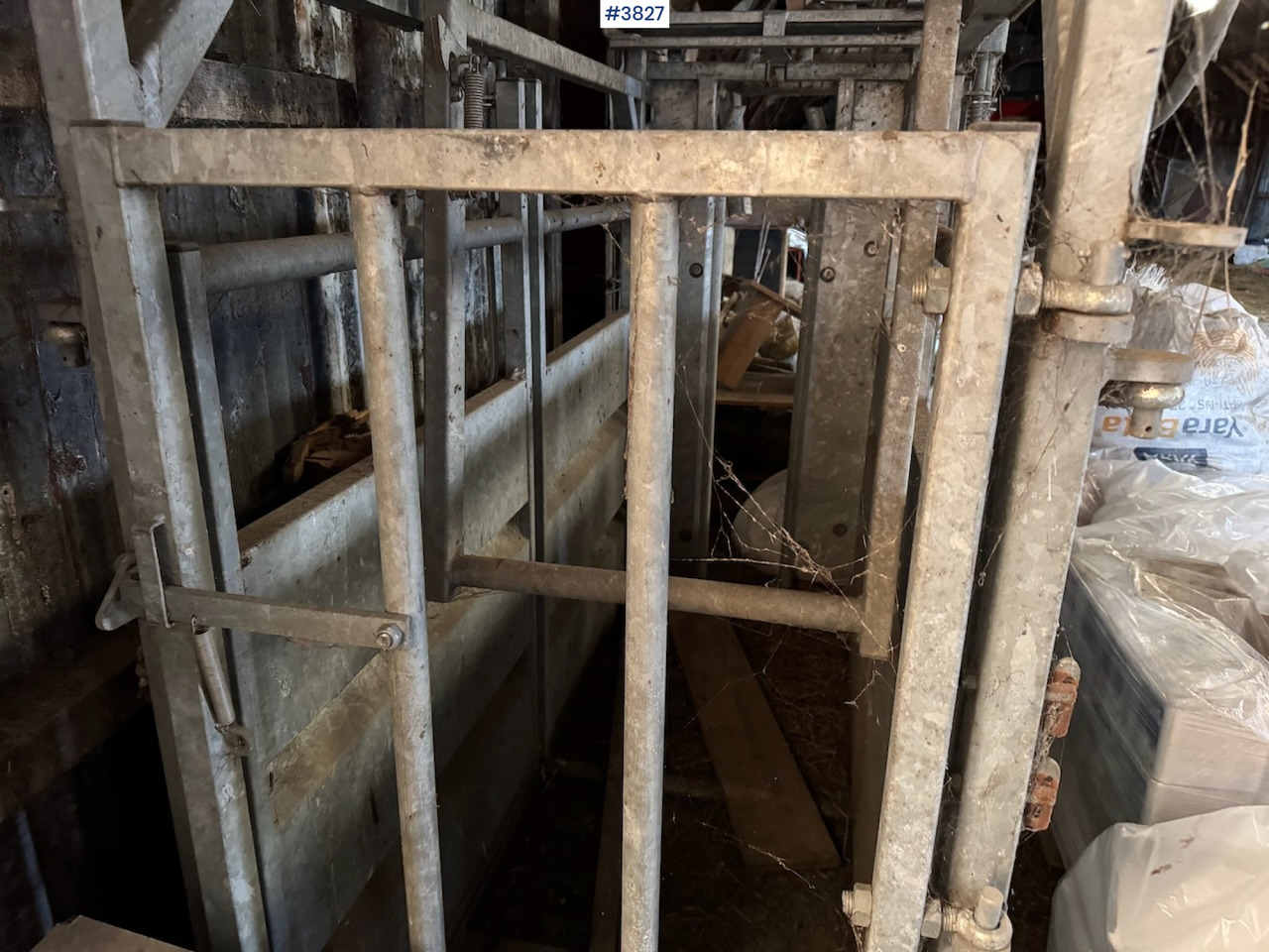 Μηχανηματα κτηνοτροφιασ Cattle treatment box, like new: φωτογραφία 6