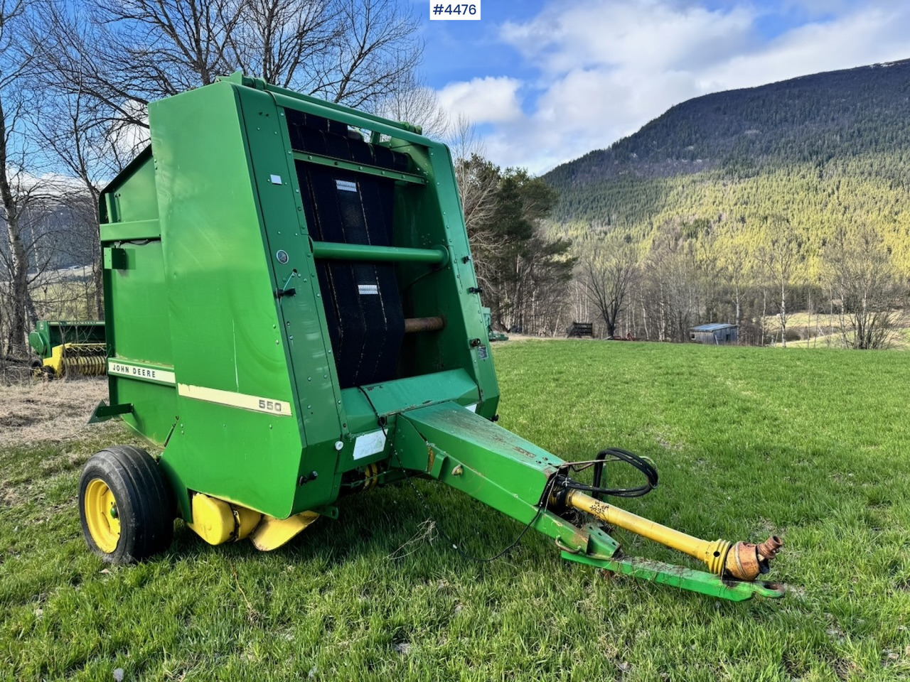 Circa 1990 John Deere 550 Round Baler - Σανού και κτηνοτροφικά μηχανήματα: φωτογραφία 1 Circa 1990 John Deere 550 Round Baler - Σανού και κτηνοτροφικά μηχανήματα: φωτογραφία 1