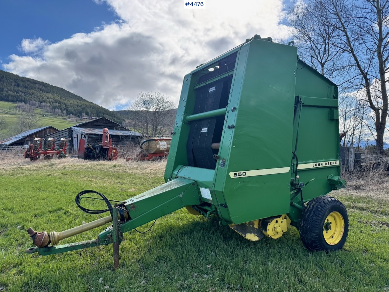 Circa 1990 John Deere 550 Round Baler - Σανού και κτηνοτροφικά μηχανήματα: φωτογραφία 4 Circa 1990 John Deere 550 Round Baler - Σανού και κτηνοτροφικά μηχανήματα: φωτογραφία 4