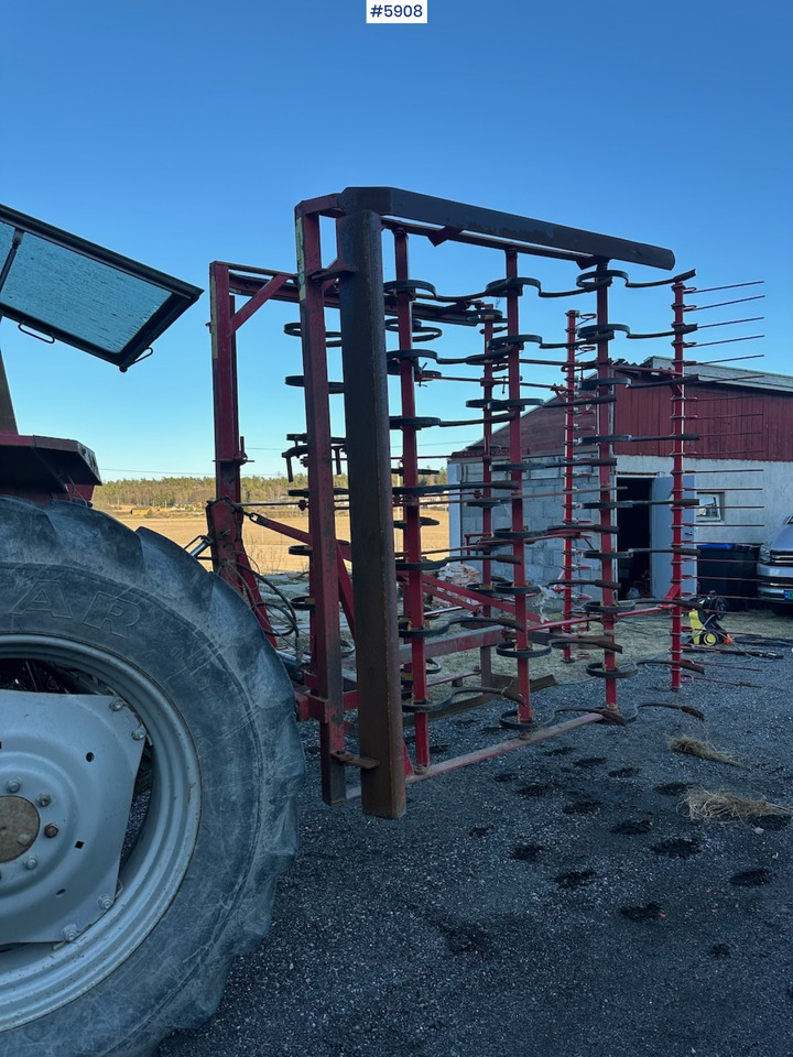 Väderstad Cultivator 4.6 m - Μηχανή οργώματος: φωτογραφία 4 Väderstad Cultivator 4.6 m - Μηχανή οργώματος: φωτογραφία 4