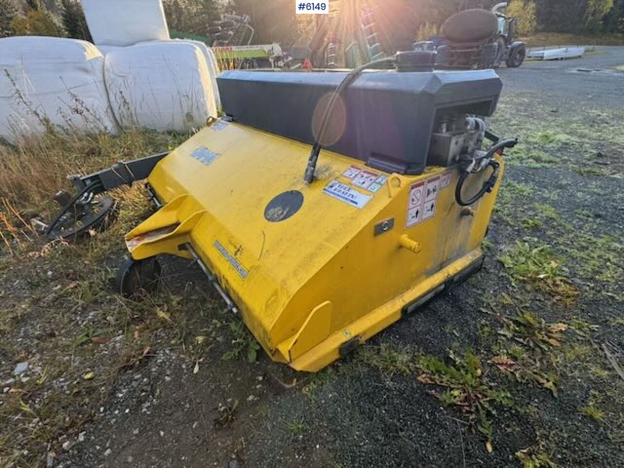 Vama front broom with Euro combo mount - Ψεκαστικό: φωτογραφία 1 Vama front broom with Euro combo mount - Ψεκαστικό: φωτογραφία 1