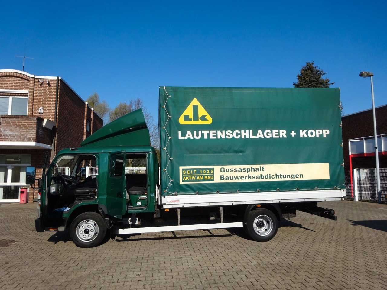 FUSO 7C180D Canter mit Doppelkabine 4x2 - Επαγγελματικό αυτοκίνητο με μουσαμά, Διπλοκάμπινο ελαφρύ επαγγελματικό: φωτογραφία 4 FUSO 7C180D Canter mit Doppelkabine 4x2 - Επαγγελματικό αυτοκίνητο με μουσαμά, Διπλοκάμπινο ελαφρύ επαγγελματικό: φωτογραφία 4