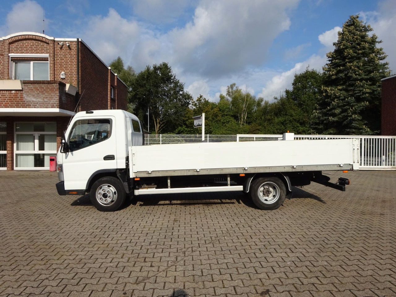 FUSO CANTER 7C15 Pritsche 4x2 - Μικρό φορτηγό με καρότσα: φωτογραφία 2 FUSO CANTER 7C15 Pritsche 4x2 - Μικρό φορτηγό με καρότσα: φωτογραφία 2