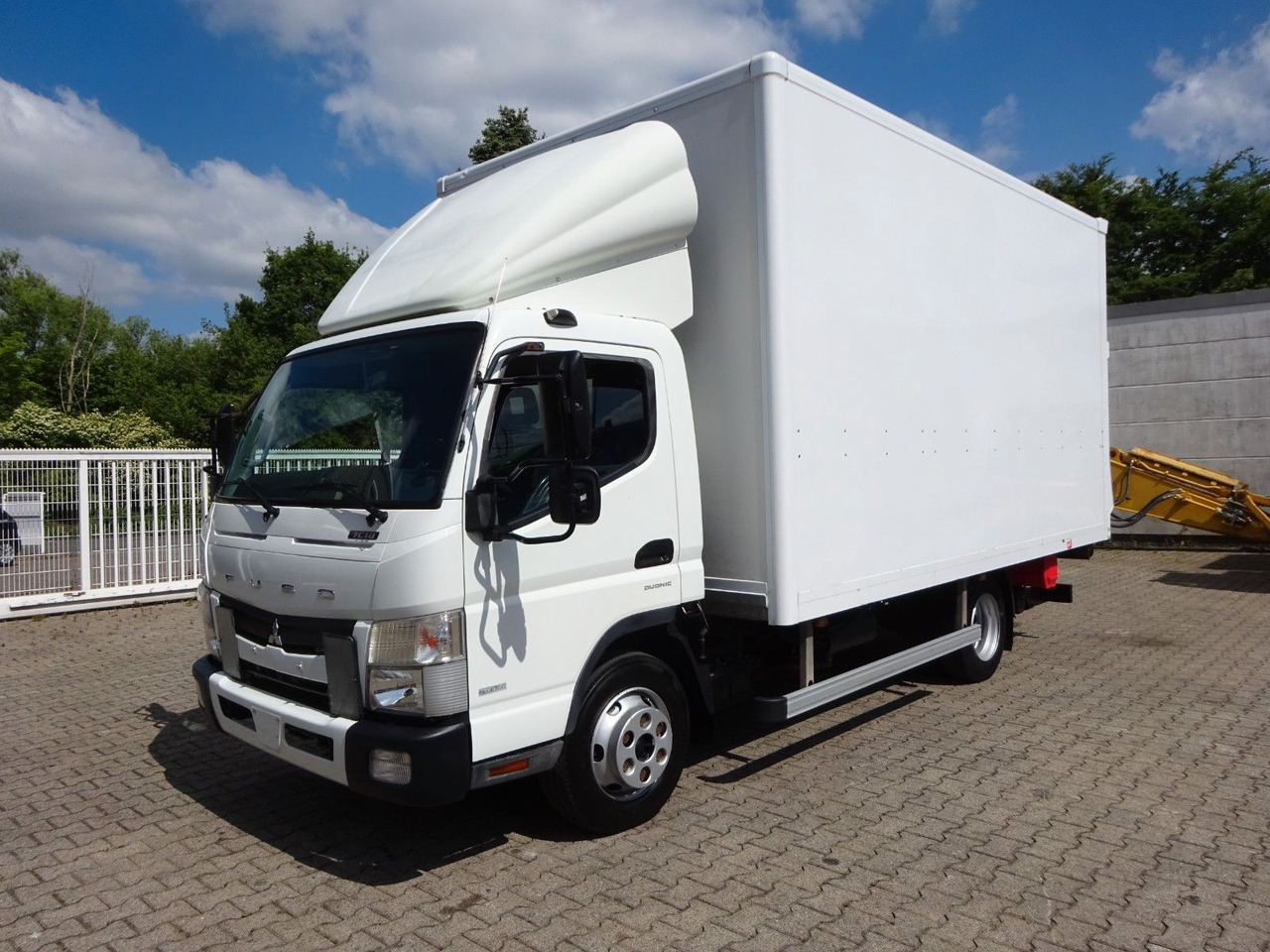 FUSO Canter 7C18 + LBW 4x2 - Επαγγελματικό αυτοκίνητο κόφα: φωτογραφία 2 FUSO Canter 7C18 + LBW 4x2 - Επαγγελματικό αυτοκίνητο κόφα: φωτογραφία 2