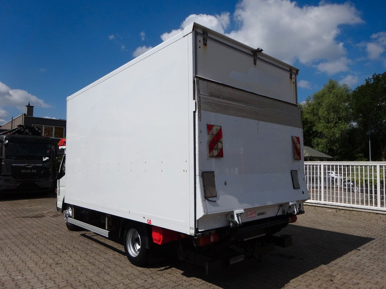 FUSO Canter 7C18 + LBW 4x2 - Επαγγελματικό αυτοκίνητο κόφα: φωτογραφία 4 FUSO Canter 7C18 + LBW 4x2 - Επαγγελματικό αυτοκίνητο κόφα: φωτογραφία 4