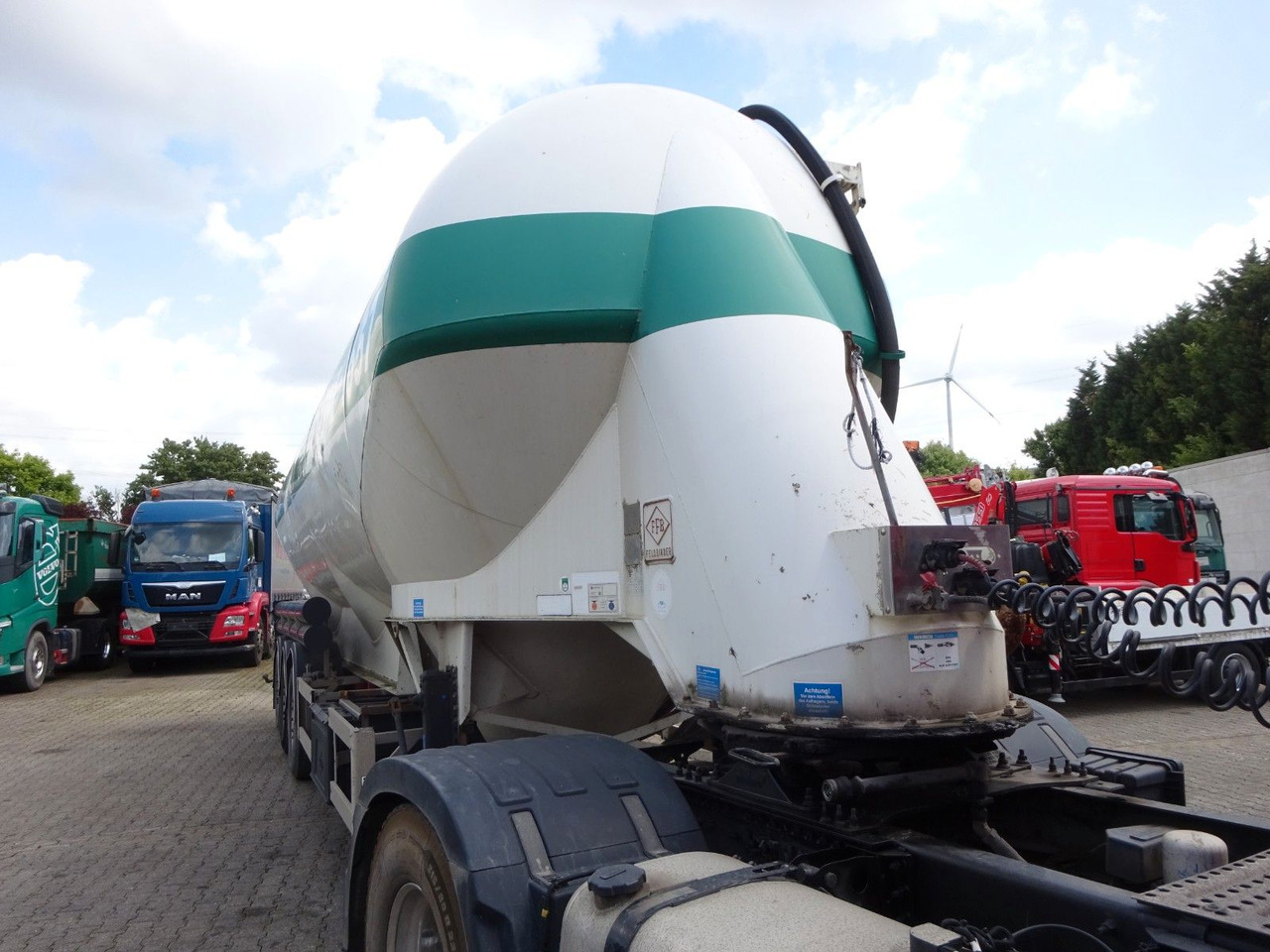 Feldbinder EUT 49.3 Silo für Staub u. Rieselgüter ca. 50m³ - Σιλοφόρο: φωτογραφία 4 Feldbinder EUT 49.3 Silo für Staub u. Rieselgüter ca. 50m³ - Σιλοφόρο: φωτογραφία 4