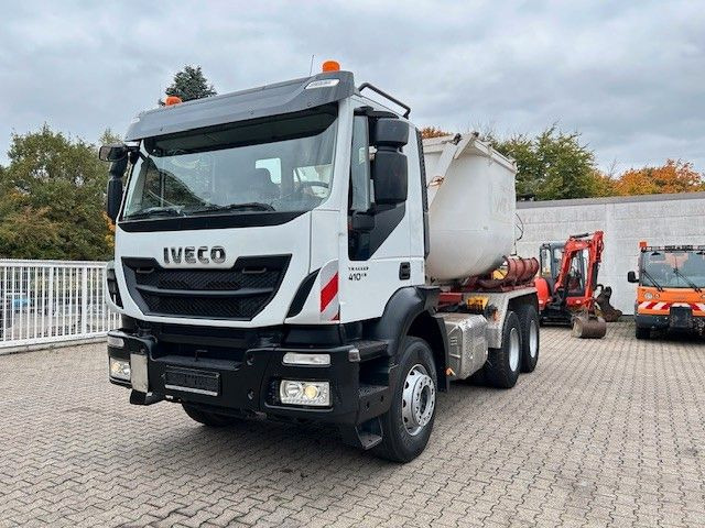 Iveco 410 TRAKKER Wechselsystem Kipper + Asphaltmulde - Φορτηγό καδοφόρος φορτωτής: φωτογραφία 1 Iveco 410 TRAKKER Wechselsystem Kipper + Asphaltmulde - Φορτηγό καδοφόρος φορτωτής: φωτογραφία 1