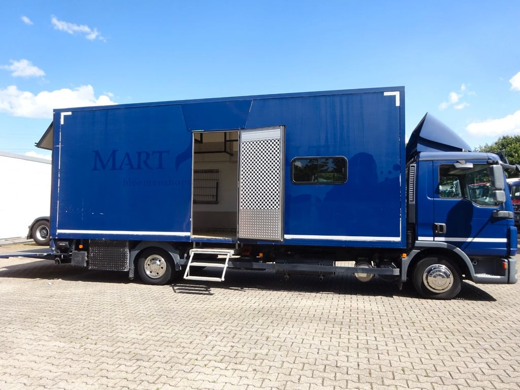 MAN 8.220 Koffer mit LBW als Wohnmobil ausgebaut 4x2 - Φορτηγό κόφα: φωτογραφία 1 MAN 8.220 Koffer mit LBW als Wohnmobil ausgebaut 4x2 - Φορτηγό κόφα: φωτογραφία 1