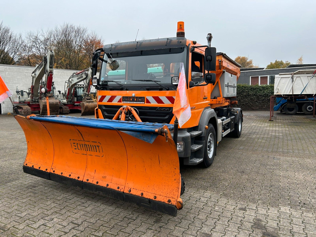 Mercedes-Benz 1824 Axor Abroller mit Schneeschild und Streuer - Φορτηγό φόρτωσης γάντζου: φωτογραφία 1 Mercedes-Benz 1824 Axor Abroller mit Schneeschild und Streuer - Φορτηγό φόρτωσης γάντζου: φωτογραφία 1