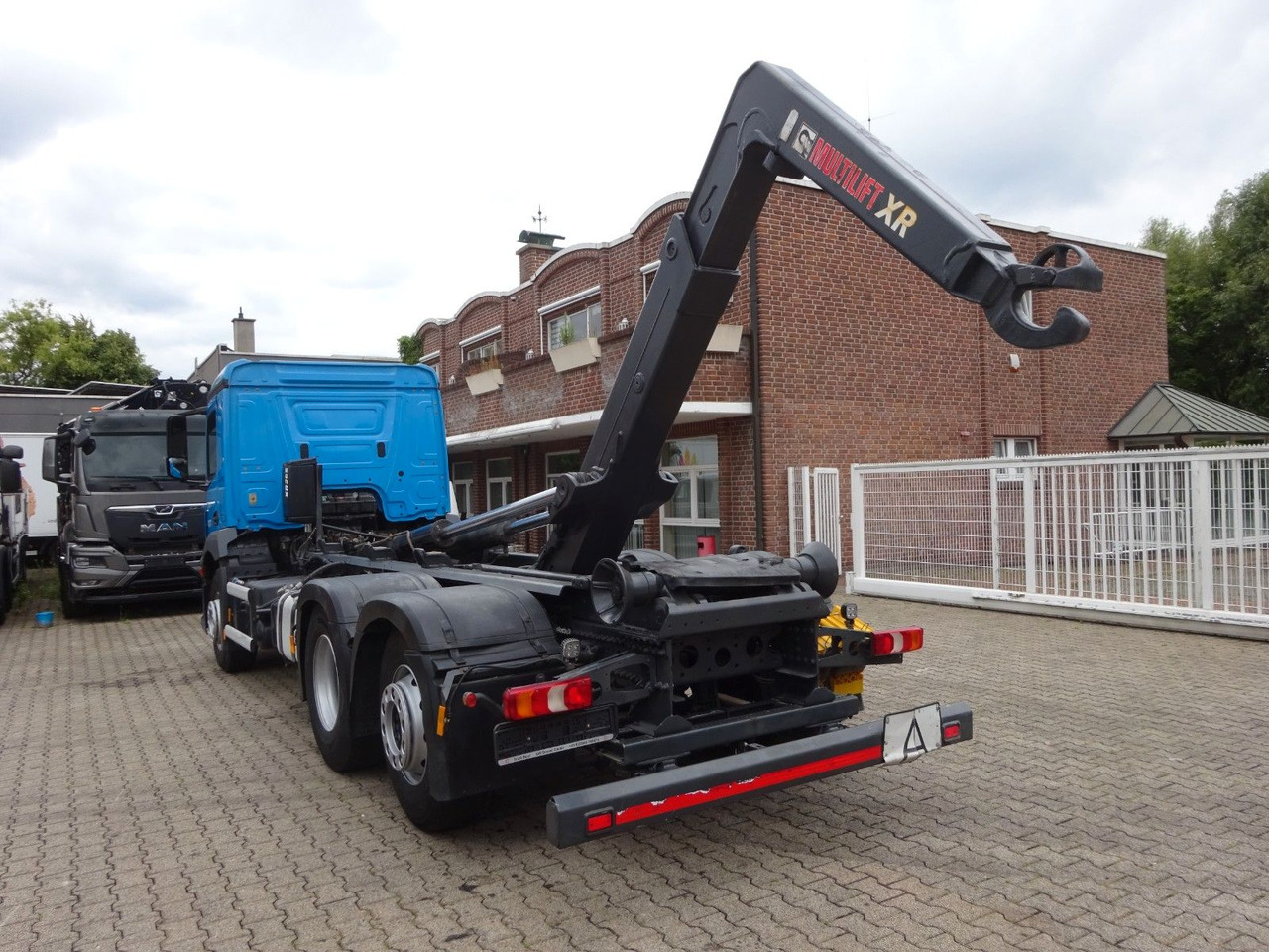 Mercedes-Benz 2533 Antos MULTILIFT Abroller 6x2 - Φορτηγό φόρτωσης γάντζου: φωτογραφία 4 Mercedes-Benz 2533 Antos MULTILIFT Abroller 6x2 - Φορτηγό φόρτωσης γάντζου: φωτογραφία 4