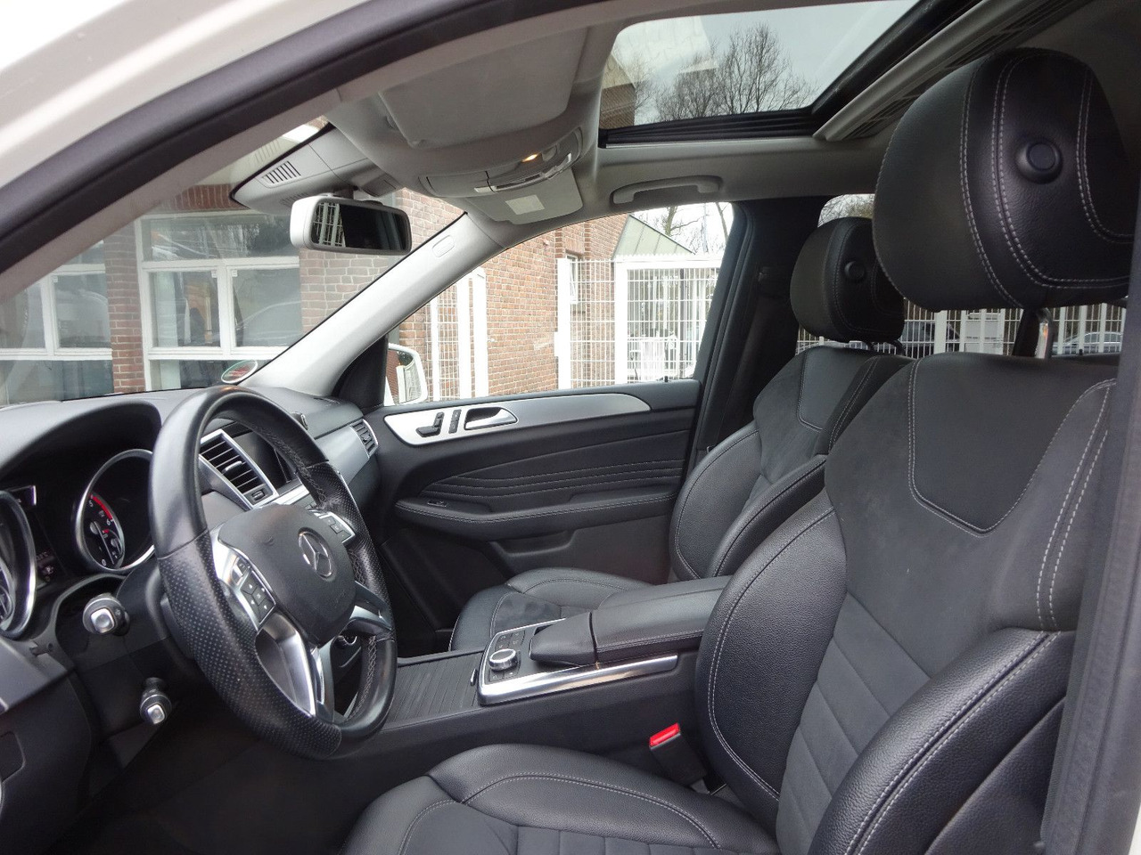 SUV Mercedes-Benz ML 350 CDI BlueTec Mercedes-Benz ML 350 CDI BlueTec.  AMG Paket: φωτογραφία 8 SUV Mercedes-Benz ML 350 CDI BlueTec Mercedes-Benz ML 350 CDI BlueTec.  AMG Paket: φωτογραφία 8
