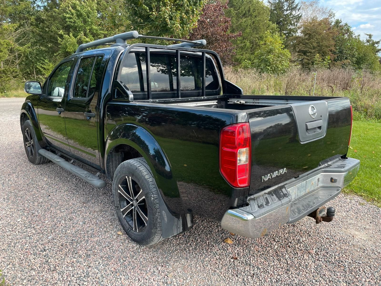 Nissan Navara Pickup Double Cab LE V6 4x4 LB - SUV: φωτογραφία 3 Nissan Navara Pickup Double Cab LE V6 4x4 LB - SUV: φωτογραφία 3