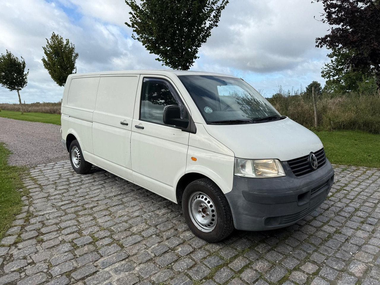 Volkswagen T5 Transporter 2.5 TDI Kasten lang *2500 € - Μικρό βαν: φωτογραφία 1 Volkswagen T5 Transporter 2.5 TDI Kasten lang *2500 € - Μικρό βαν: φωτογραφία 1