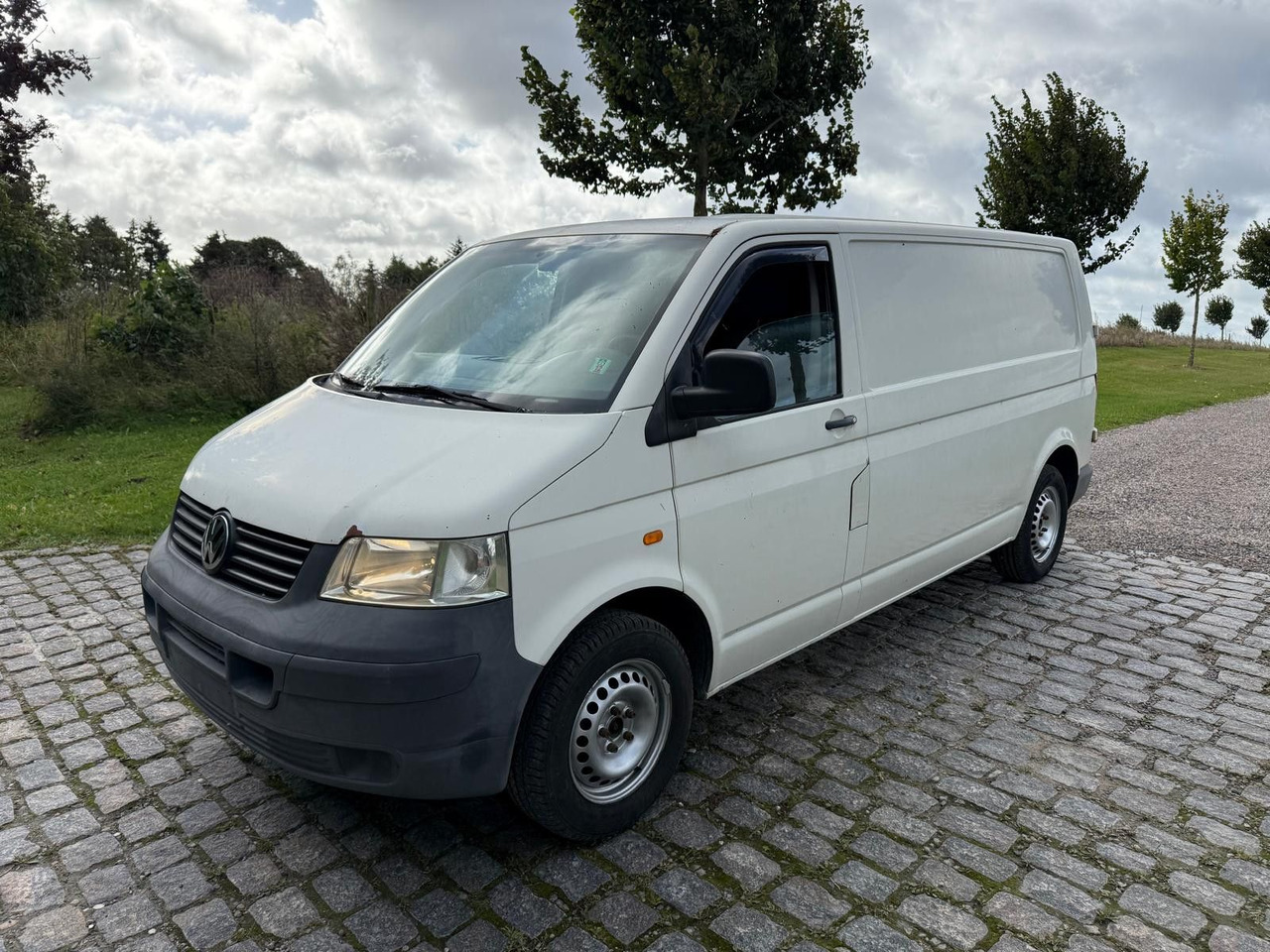 Volkswagen T5 Transporter 2.5 TDI Kasten lang *2500 € - Μικρό βαν: φωτογραφία 2 Volkswagen T5 Transporter 2.5 TDI Kasten lang *2500 € - Μικρό βαν: φωτογραφία 2