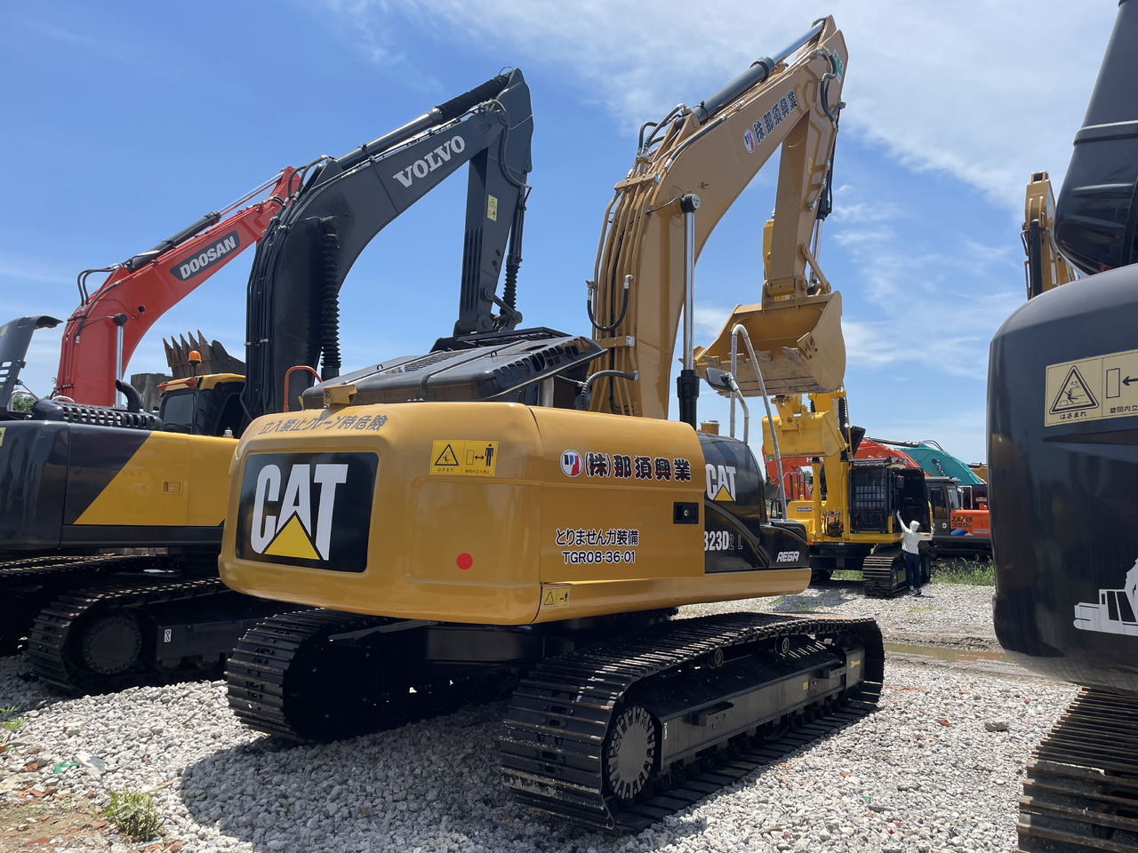 CATERPILLAR 323D2 - Ερπυστριοφόρος εκσκαφέας: φωτογραφία 3 CATERPILLAR 323D2 - Ερπυστριοφόρος εκσκαφέας: φωτογραφία 3