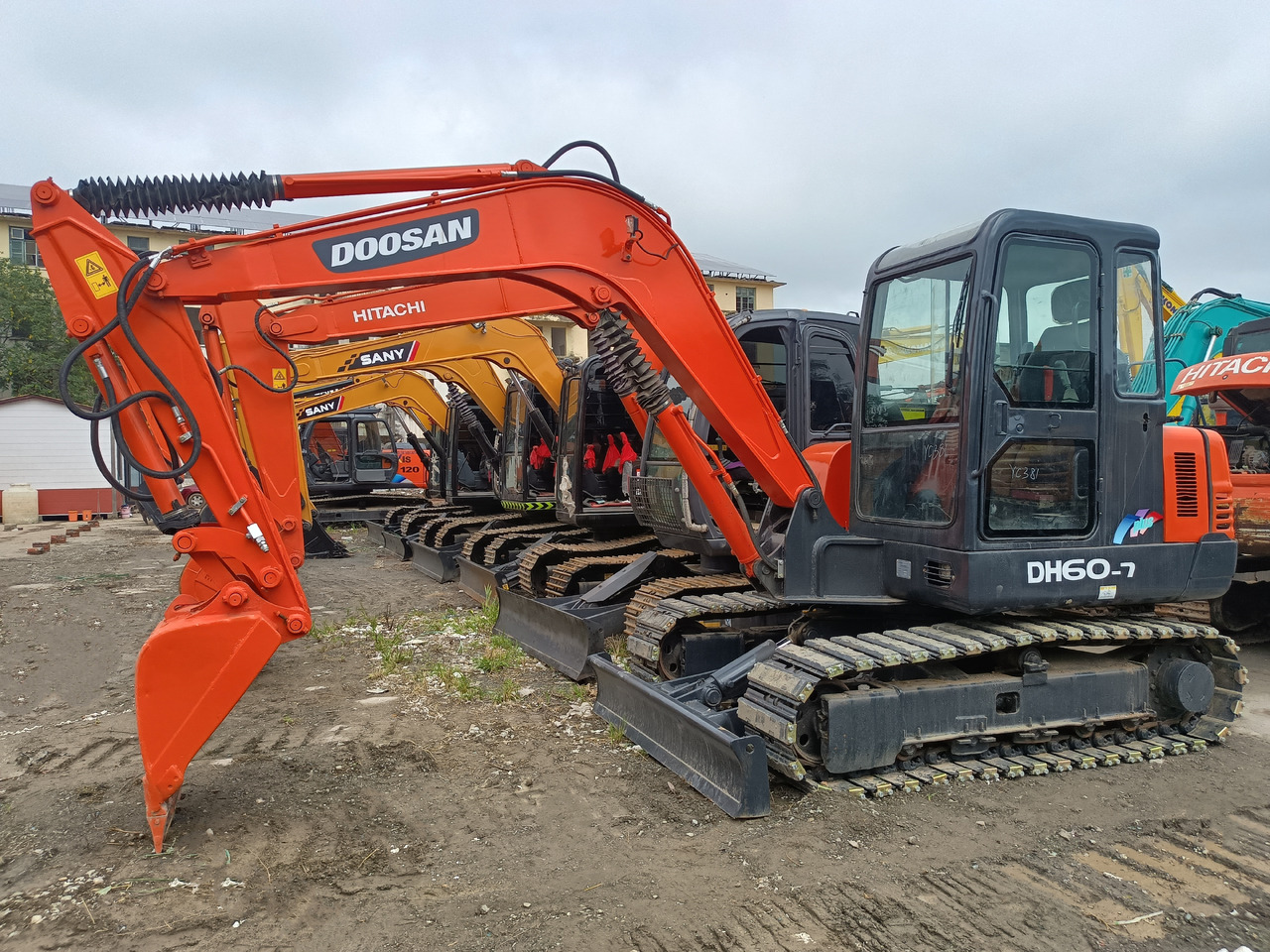 DOOSAN DH60-7 - Ερπυστριοφόρος εκσκαφέας: φωτογραφία 1 DOOSAN DH60-7 - Ερπυστριοφόρος εκσκαφέας: φωτογραφία 1