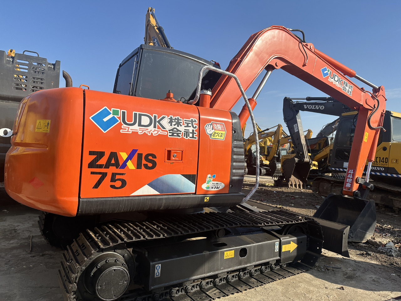 HITACHI ZX75 - Ερπυστριοφόρος εκσκαφέας: φωτογραφία 1 HITACHI ZX75 - Ερπυστριοφόρος εκσκαφέας: φωτογραφία 1