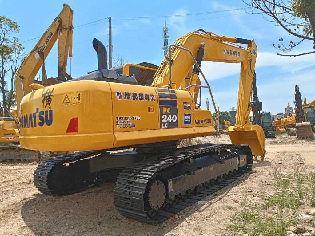 KOMATSU PC 240 - Ερπυστριοφόρος εκσκαφέας: φωτογραφία 1 KOMATSU PC 240 - Ερπυστριοφόρος εκσκαφέας: φωτογραφία 1