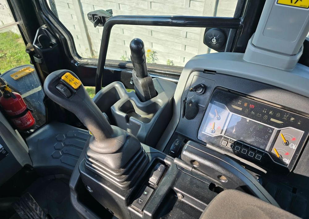 Caterpillar - Φορτωτής εκσκαφέας: φωτογραφία 5 Caterpillar - Φορτωτής εκσκαφέας: φωτογραφία 5