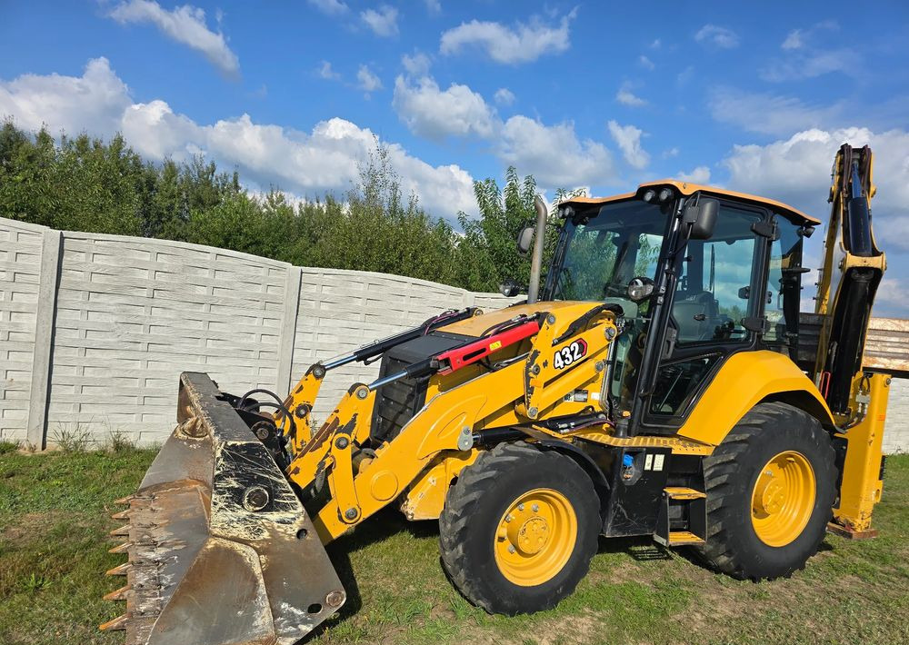 Caterpillar - Φορτωτής εκσκαφέας: φωτογραφία 1 Caterpillar - Φορτωτής εκσκαφέας: φωτογραφία 1