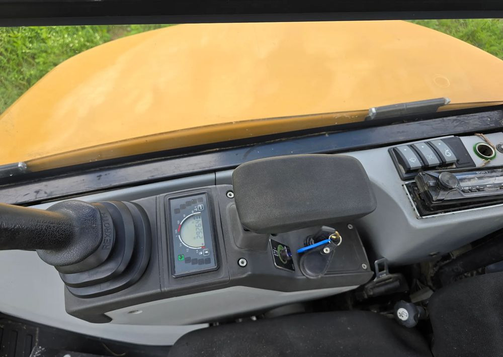 Caterpillar - Μίνι εκσκαφέας: φωτογραφία 4 Caterpillar - Μίνι εκσκαφέας: φωτογραφία 4