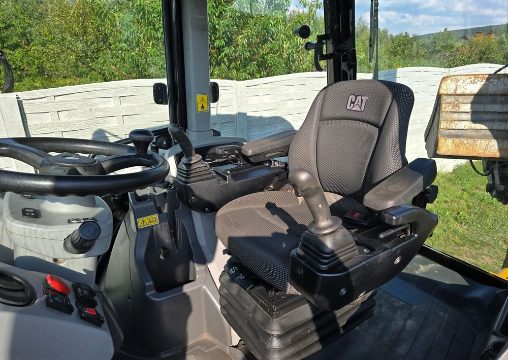 Caterpillar - Φορτωτής εκσκαφέας: φωτογραφία 4 Caterpillar - Φορτωτής εκσκαφέας: φωτογραφία 4