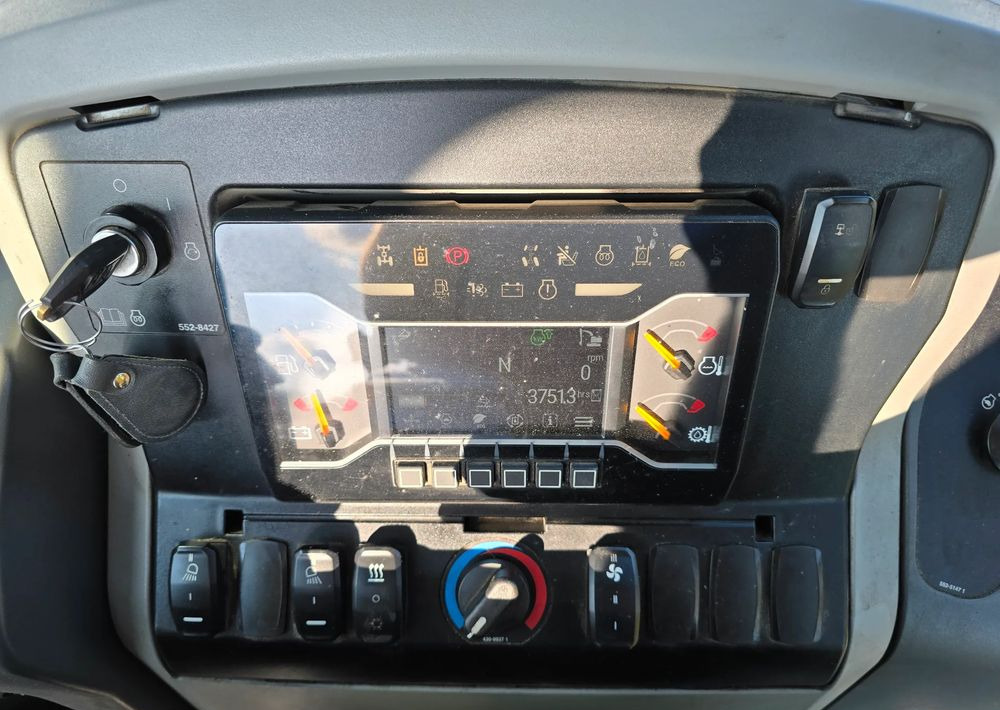 Caterpillar - Φορτωτής εκσκαφέας: φωτογραφία 4 Caterpillar - Φορτωτής εκσκαφέας: φωτογραφία 4