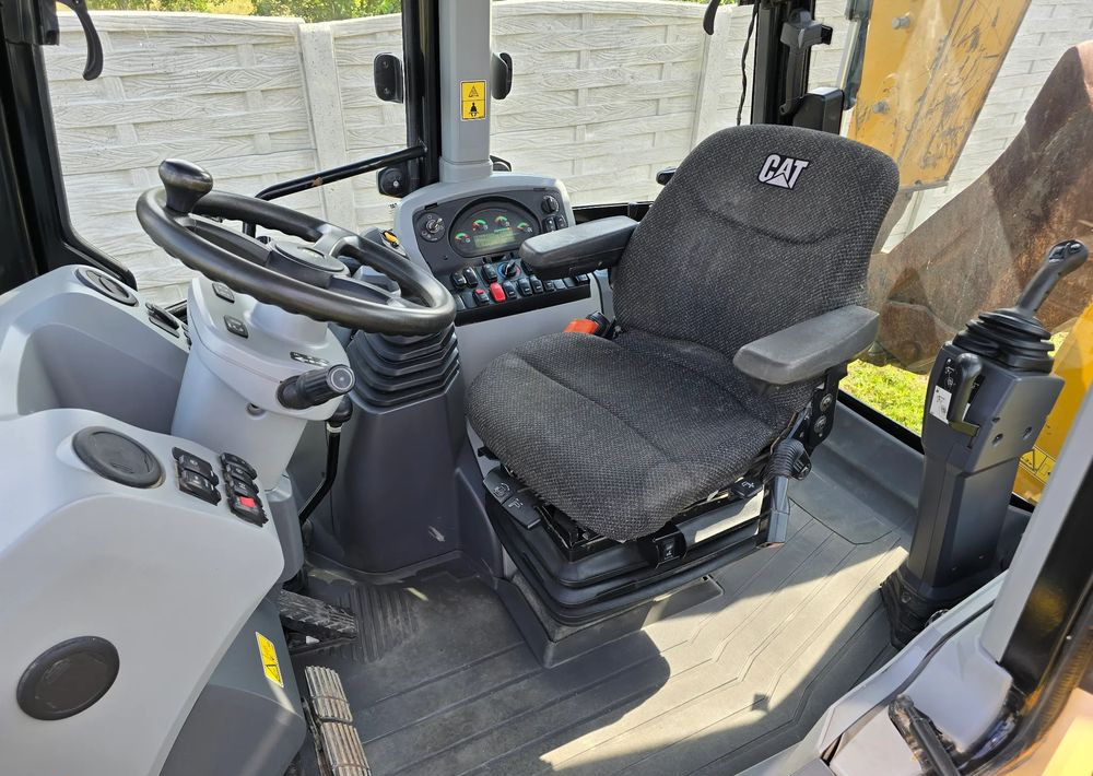 Caterpillar - Φορτωτής εκσκαφέας: φωτογραφία 3 Caterpillar - Φορτωτής εκσκαφέας: φωτογραφία 3