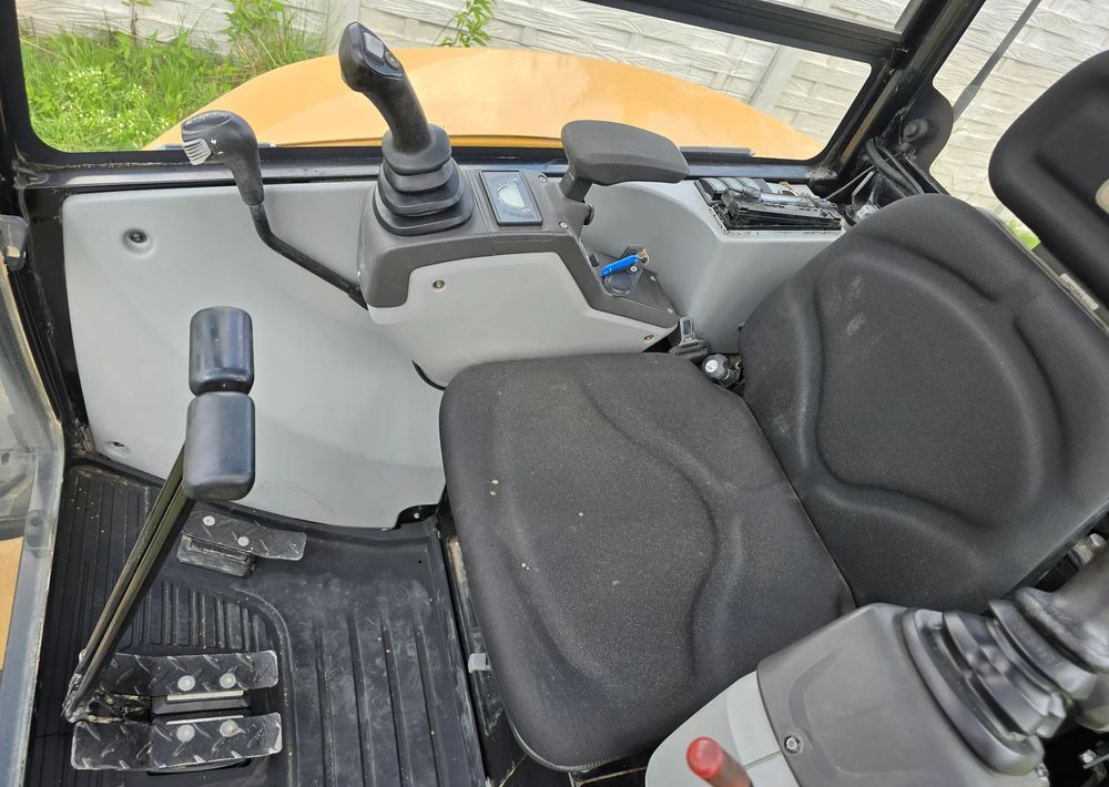 Caterpillar - Μίνι εκσκαφέας: φωτογραφία 5 Caterpillar - Μίνι εκσκαφέας: φωτογραφία 5