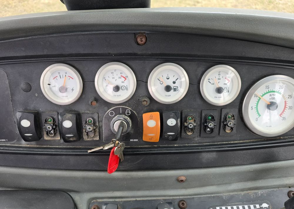 Φορτωτής εκσκαφέας Caterpillar: φωτογραφία 16 Φορτωτής εκσκαφέας Caterpillar: φωτογραφία 16