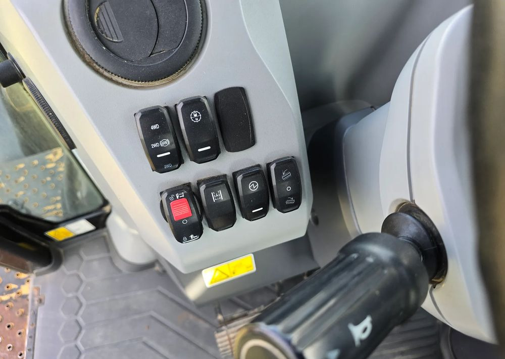 Caterpillar - Φορτωτής εκσκαφέας: φωτογραφία 5 Caterpillar - Φορτωτής εκσκαφέας: φωτογραφία 5