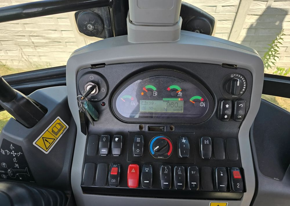 Caterpillar - Φορτωτής εκσκαφέας: φωτογραφία 4 Caterpillar - Φορτωτής εκσκαφέας: φωτογραφία 4