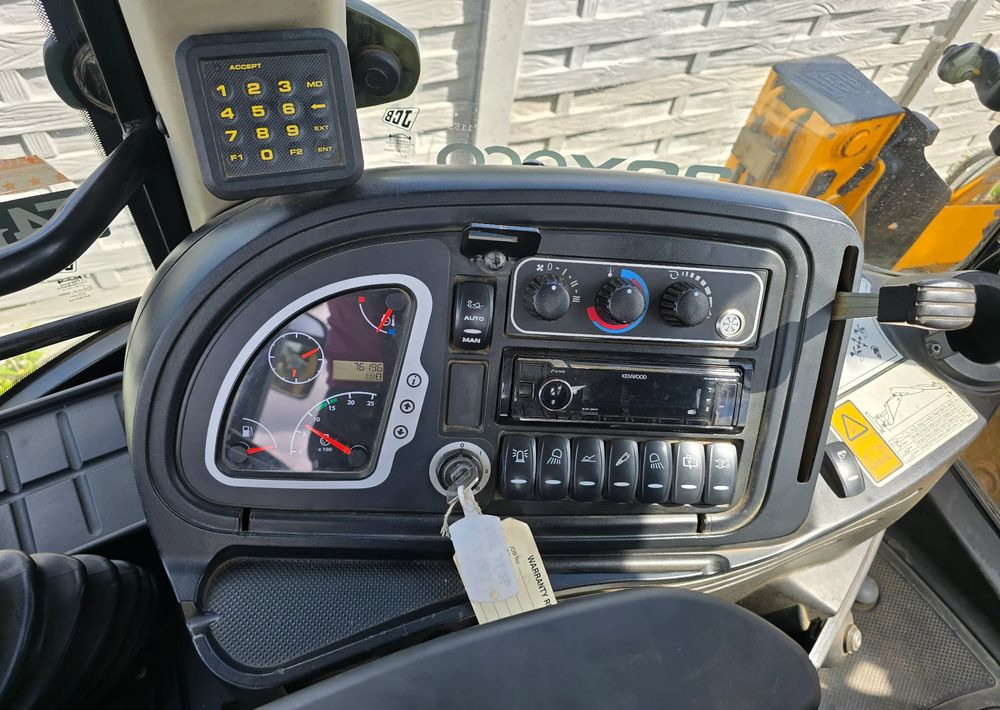 JCB - Φορτωτής εκσκαφέας: φωτογραφία 4 JCB - Φορτωτής εκσκαφέας: φωτογραφία 4