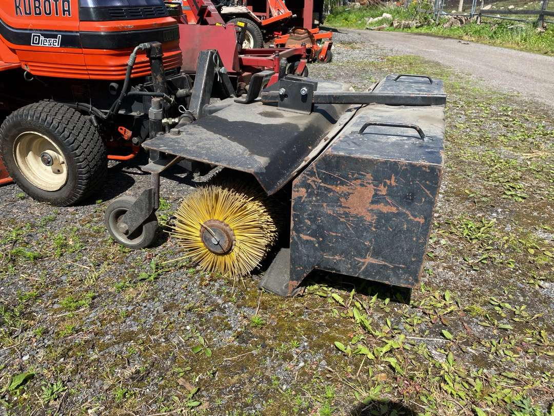 2000 Kubota G1700//Sitteklipper med feier og oppsamler - Χλοοκοπτικό: φωτογραφία 5 2000 Kubota G1700//Sitteklipper med feier og oppsamler - Χλοοκοπτικό: φωτογραφία 5