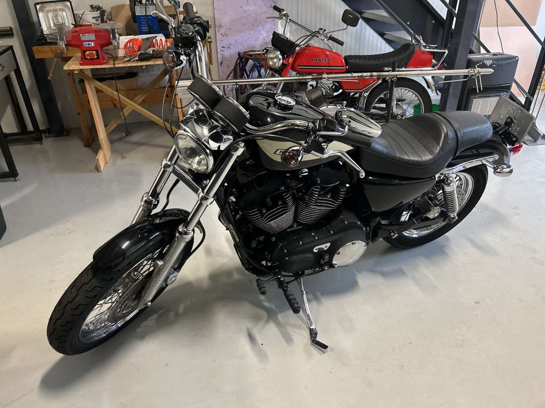 2006 Harley-Davidson XL Sportster 1200 Roadster - Τρέιλερ μοτοσυκλετών: φωτογραφία 1 2006 Harley-Davidson XL Sportster 1200 Roadster - Τρέιλερ μοτοσυκλετών: φωτογραφία 1