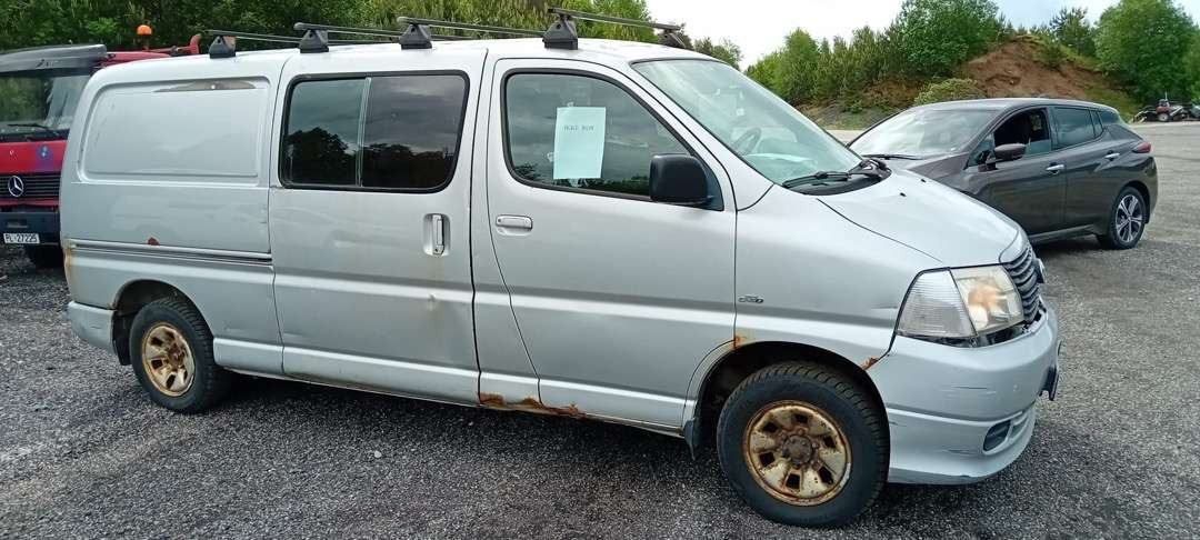 2008 Toyota Hiace 4WD og 2007 Toyota Hiace selges samlet - Αυτοκίνητο: φωτογραφία 3 2008 Toyota Hiace 4WD og 2007 Toyota Hiace selges samlet - Αυτοκίνητο: φωτογραφία 3