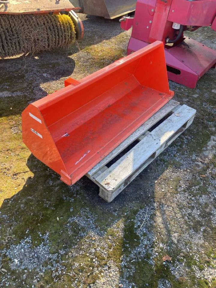 Kubota B1625 skuffe - Παρελκόμενα: φωτογραφία 1 Kubota B1625 skuffe - Παρελκόμενα: φωτογραφία 1