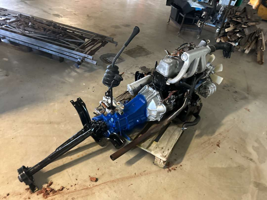 Mercedes motor 5 sylinder med girkasse med kraftuttak - Εργαλείο/ Εξοπλισμός: φωτογραφία 1 Mercedes motor 5 sylinder med girkasse med kraftuttak - Εργαλείο/ Εξοπλισμός: φωτογραφία 1