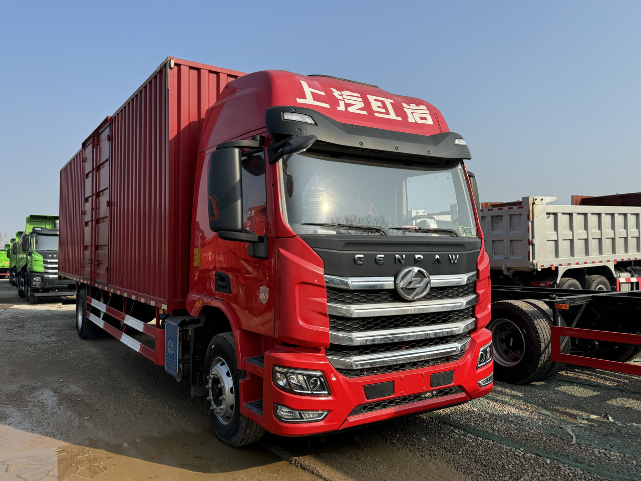 HONGYAN HEAVY TRUCK - Φορτηγό κόφα: φωτογραφία 1 HONGYAN HEAVY TRUCK - Φορτηγό κόφα: φωτογραφία 1