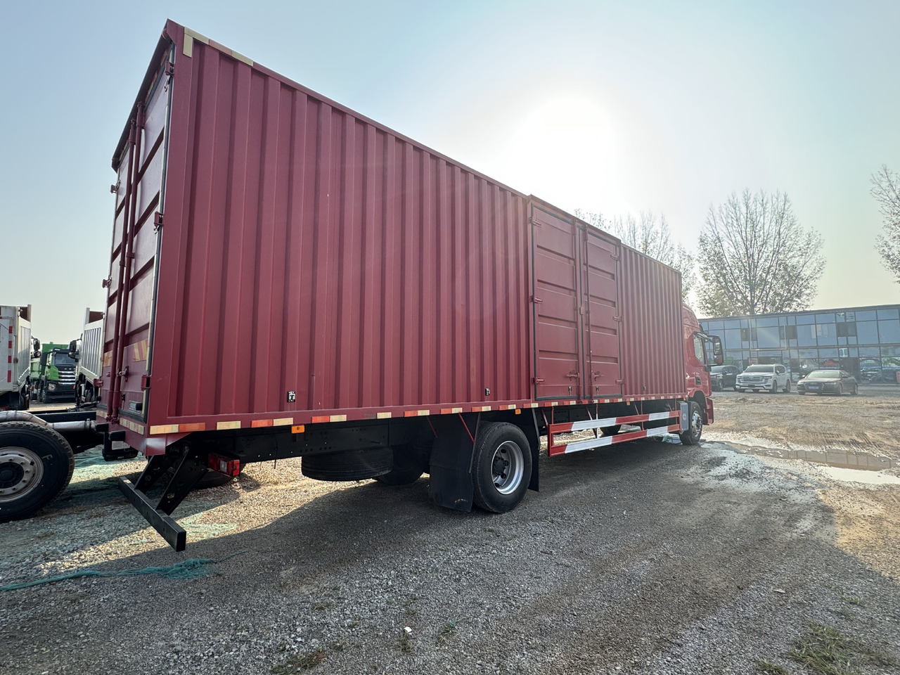 HONGYAN HEAVY TRUCK - Φορτηγό κόφα: φωτογραφία 3 HONGYAN HEAVY TRUCK - Φορτηγό κόφα: φωτογραφία 3