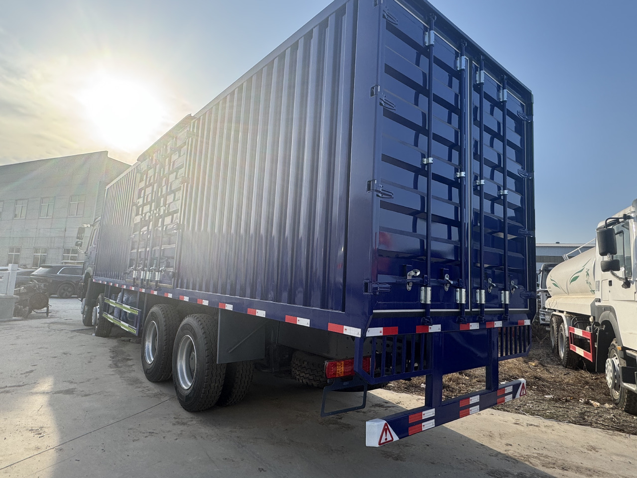 HOWO  - Φορτηγό κόφα: φωτογραφία 4 HOWO  - Φορτηγό κόφα: φωτογραφία 4