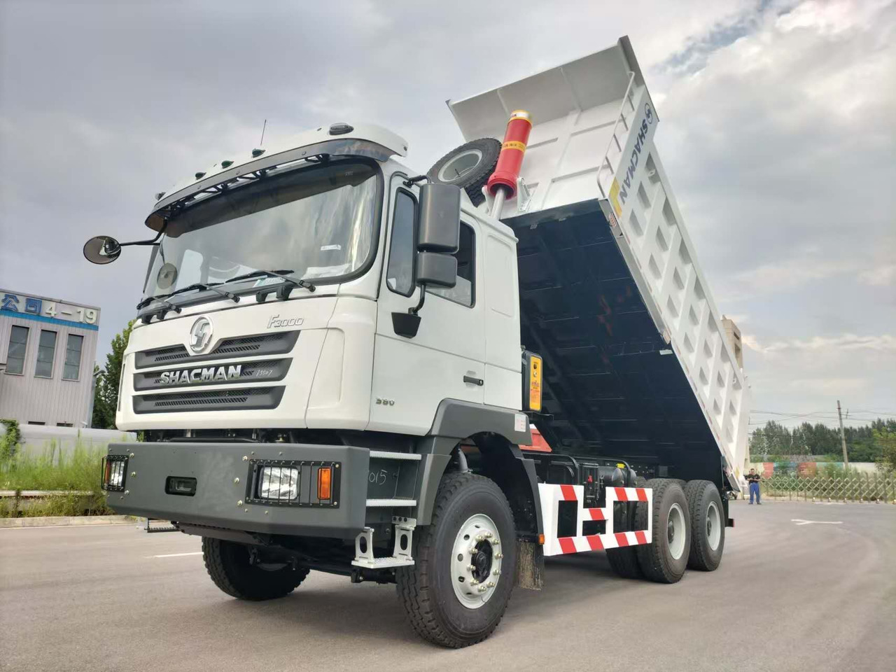 SHACMAN F3000 - Φορτηγό ανατρεπόμενο: φωτογραφία 2 SHACMAN F3000 - Φορτηγό ανατρεπόμενο: φωτογραφία 2