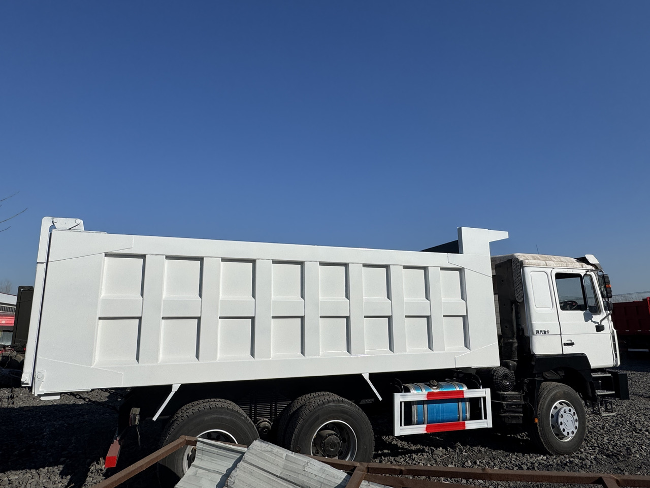 SHACMAN F3000 - Φορτηγό ανατρεπόμενο: φωτογραφία 4 SHACMAN F3000 - Φορτηγό ανατρεπόμενο: φωτογραφία 4