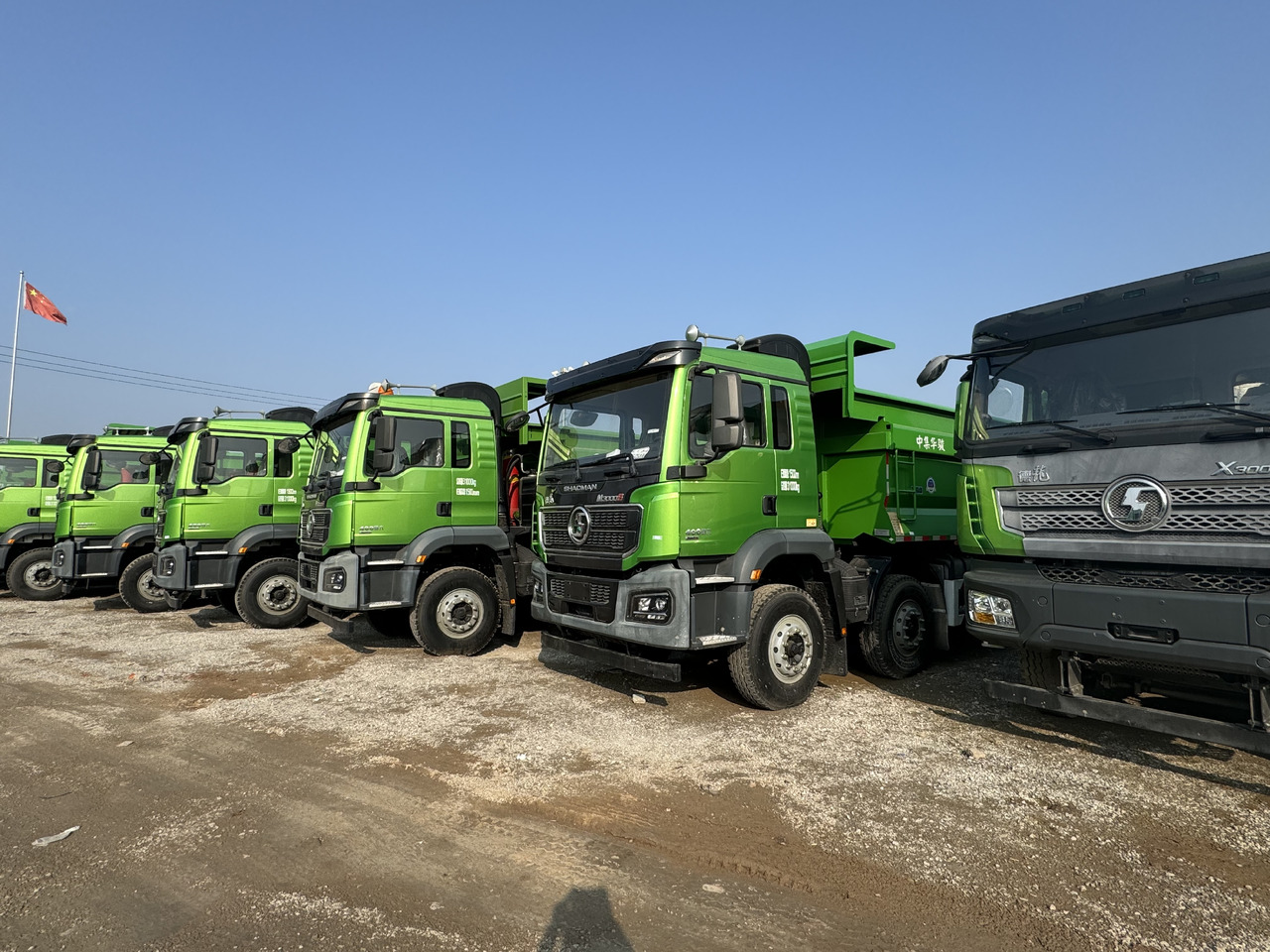 SHACMAN GT - Φορτηγό ανατρεπόμενο: φωτογραφία 2 SHACMAN GT - Φορτηγό ανατρεπόμενο: φωτογραφία 2