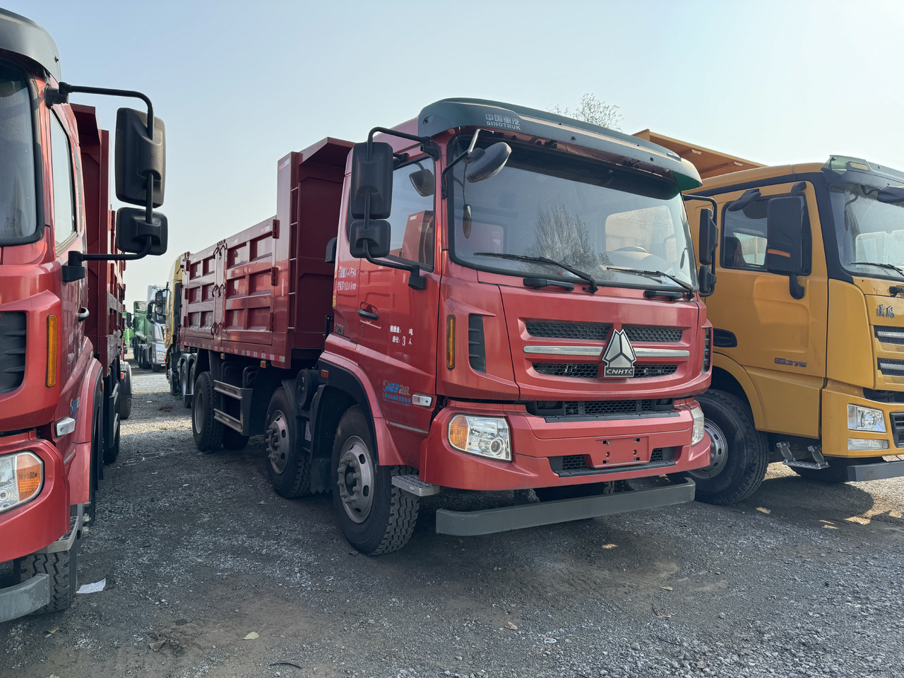 SINOTRUCK HOWO - Φορτηγό ανατρεπόμενο: φωτογραφία 2 SINOTRUCK HOWO - Φορτηγό ανατρεπόμενο: φωτογραφία 2